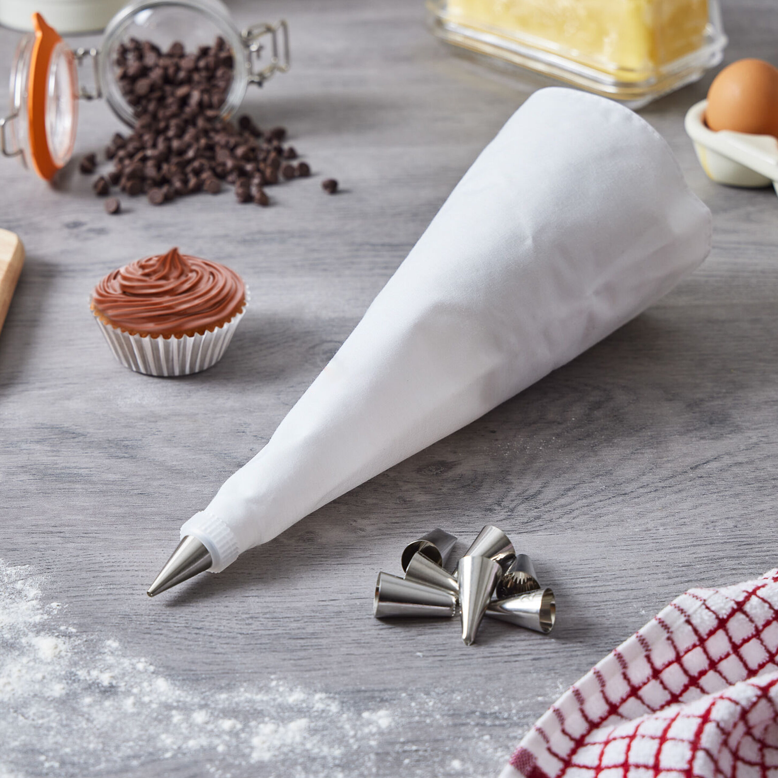 Piping Bag With
Nozzles