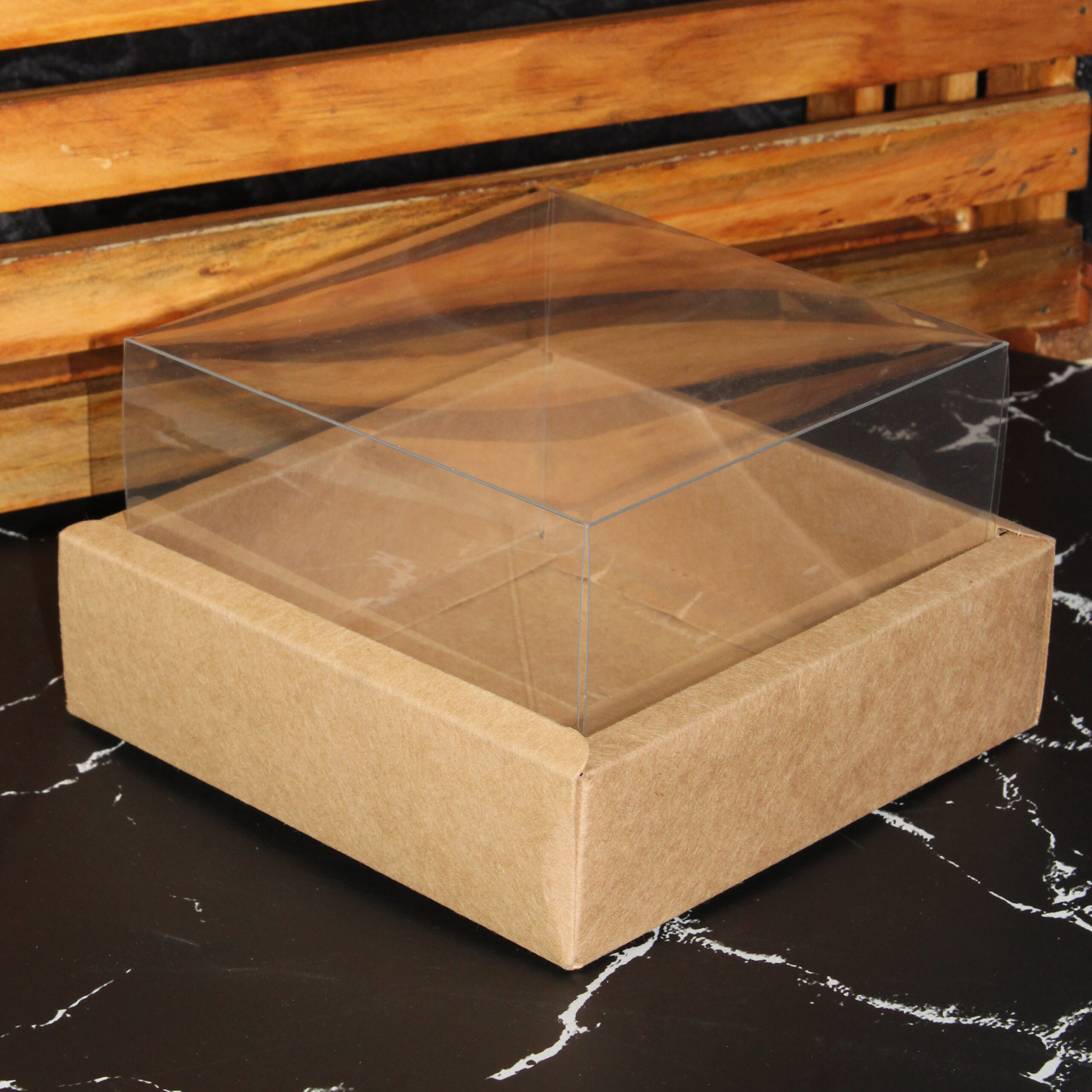 CONFECTIONERY
BOX KRAFT PVC
LID 17x17x10cm
(1x12)