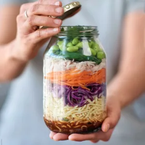 GLASS FARRAGO JAR GOLD LID 750ml