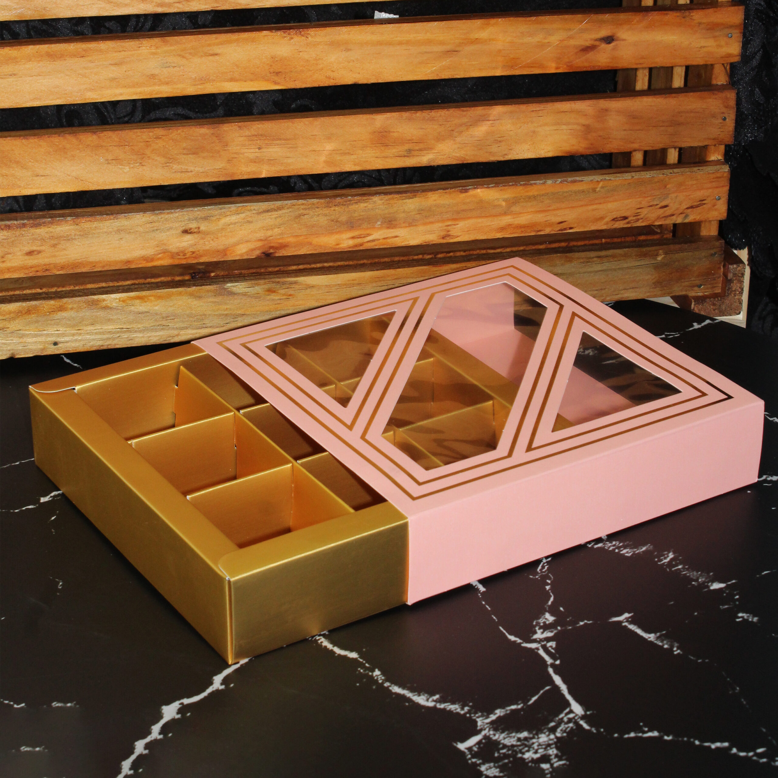 CONFECTIONERY DRAWER BOX WITH INSERTS 18.5x18.5x4cm (1x12)